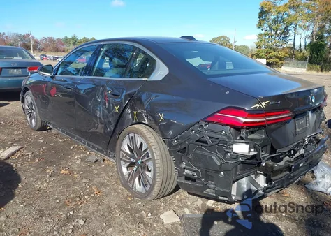 2025 BMW 530I xDrive z USA, uszkodzony, nr VIN WBA53FJ07SCU42951